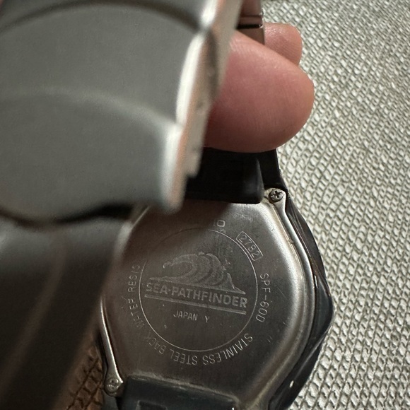 2 Casio GShocks and one Casio Seafinder watch - Picture 5 of 7